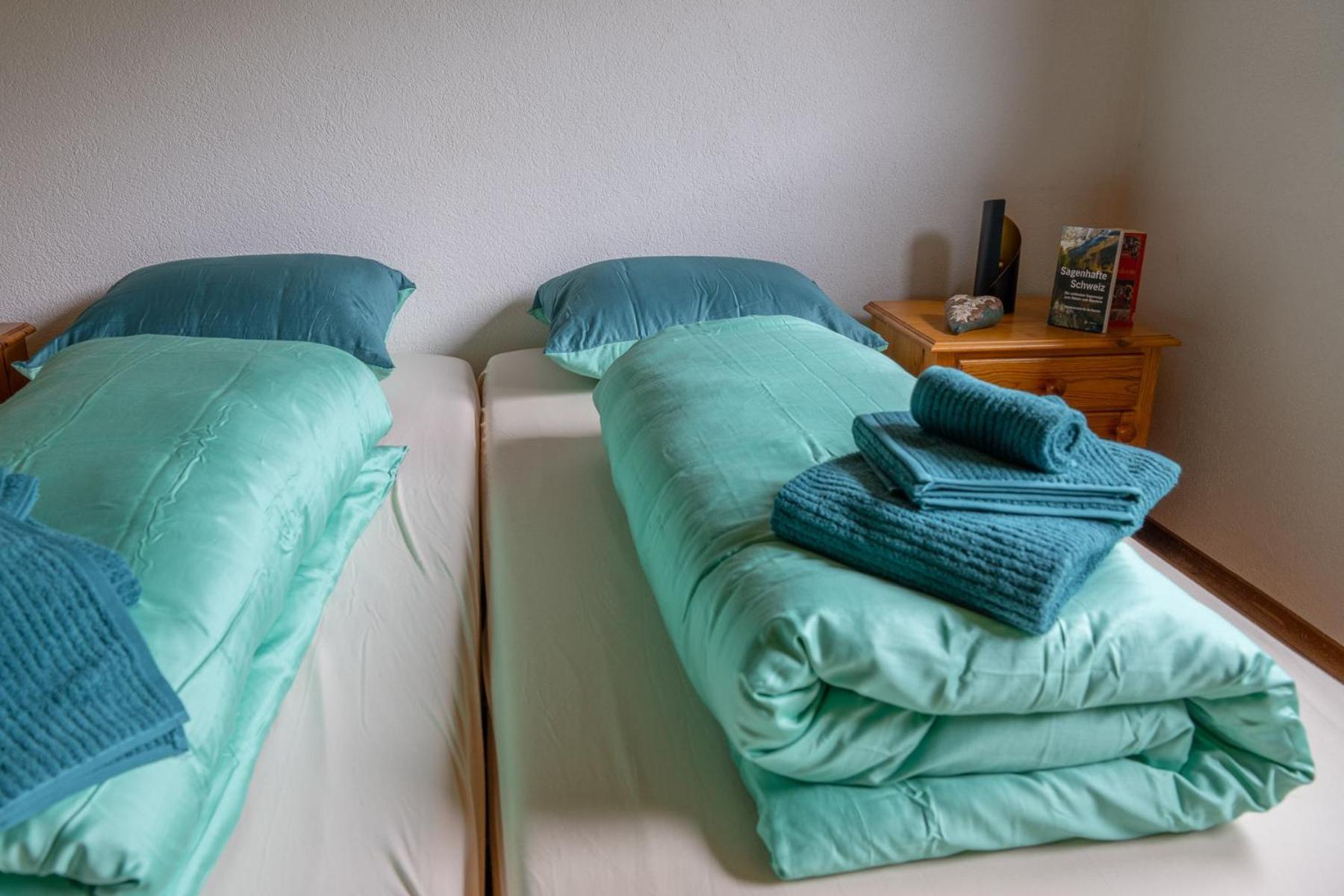Chrona Bed&Breakfast Jenaz Habitación foto